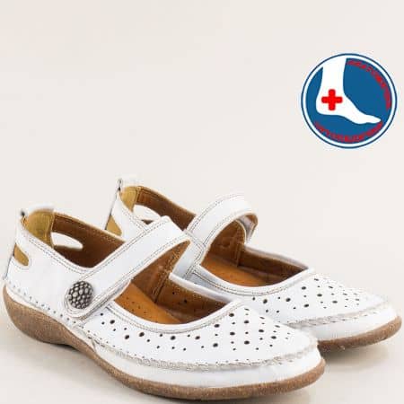 Бели дамски обувки с перфорация и лепка- LORETTA l5738b
