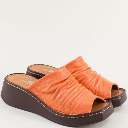 Ежедневни  кожени дамски чехли на платформа в оранж m0514o