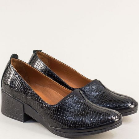 Естествен лак дамски обувки в черно на среден ток m0802krlch