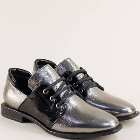 Лачени дамски обувки в сребърен и черен цвят m1026srlch