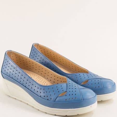 Перфорирани дамски обувки естествена кожа в син цвят m1051s