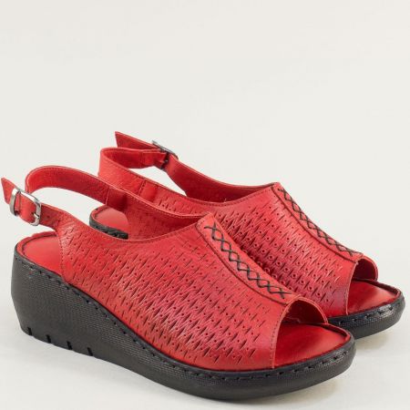 Меки и удобни дамски кожени сандали в червено m190chv