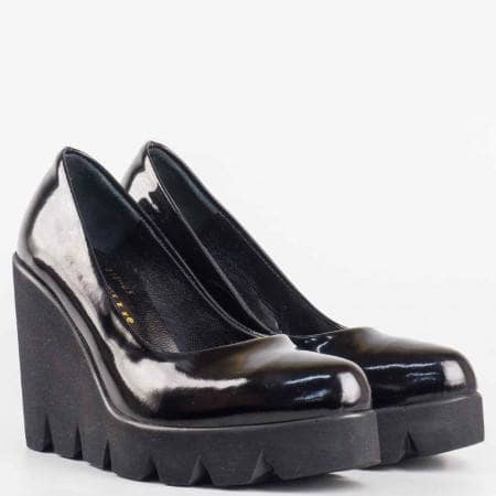 Дамски стилни обувки от естествен лак и кожа в черен цвят m215lch