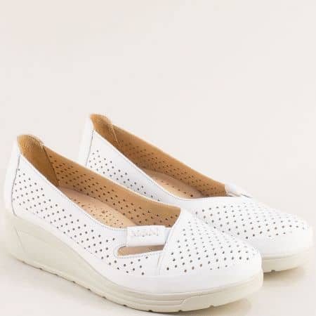 Бели дамски обувки на платформа от естествена кожа m3204b