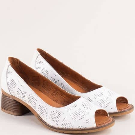 Дамски обувки на среден ток естествена кожа в бял цвят m5442b