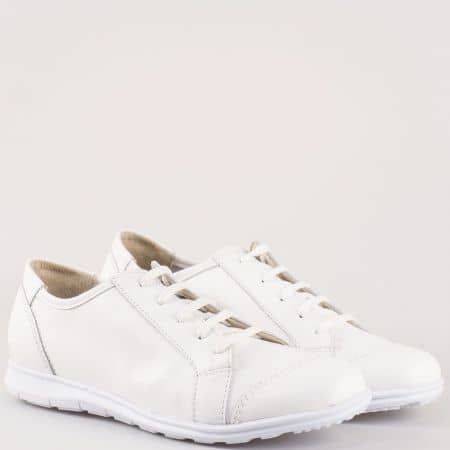 Дамски комфортни спортни обувки изработени от изцяло естествена кожа на български производител в бяло m605b