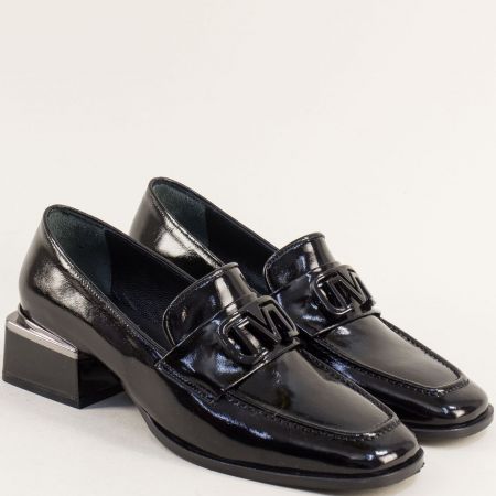 Черни лачени дамски обувки с атрактивен ток и декорация mag00400lch