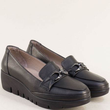 Дамски обувки в чрена кожа с декоративен елемент mag055ch