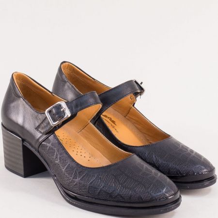 Кожени дамски обувки в черно с каишка на среден ток mag1028ch