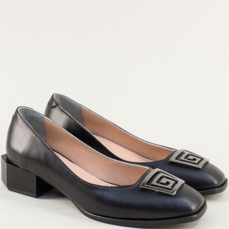 Дамски обувки на атрактивен ток и метален елемент в черна кожа mag1258ch