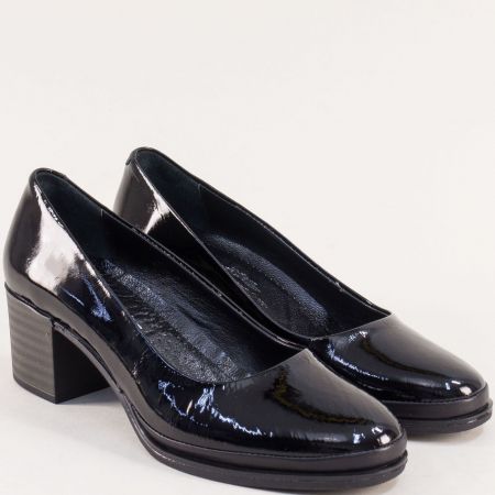Ежедневни дамски лачени обувки на среден ток в черен цвят mag1806lch