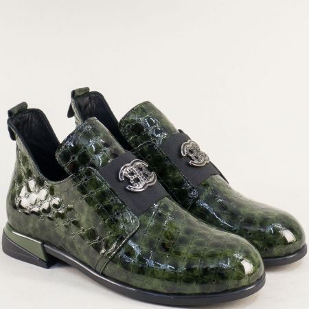 Ефектни дамски обувки с ластик в зелен естествен лак mag2030klz
