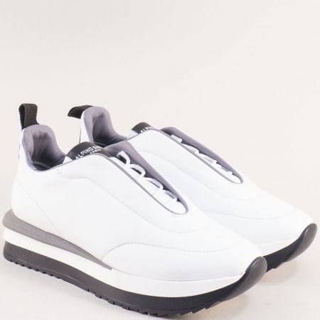 Спортни дамски обувки на равно ходило естествена кожа в бяло mag22045b