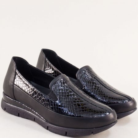 Естествен лак дамски обувки с кроко мотиви в черен цвят mag233295krch