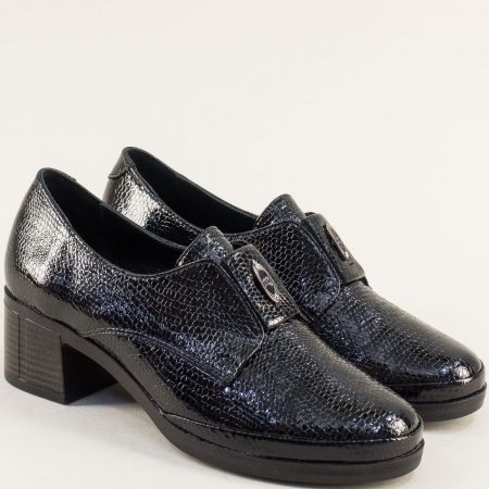 Кожена обувка с  на ток в черно с блясък mag468krlch