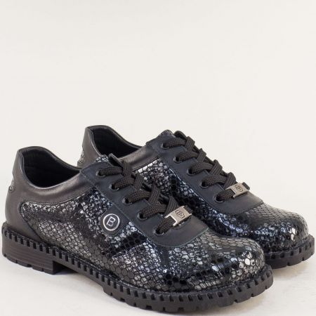 Кожени дамски обувки в черно с aтрактивен кроко  принт  mag510kch