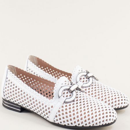 Комфортни дамски обувки на нисък ток естествена кожа в бяло mag7011b