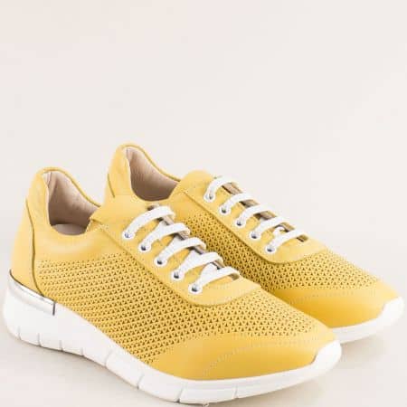 Дамски спортни обувки в жълт цвят me1002j