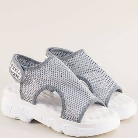 Ежедневни дамски сандали в сиво на бяла платформа me1003sv
