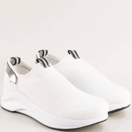 Дамски спортни обувки на платформа в бяло me1111b