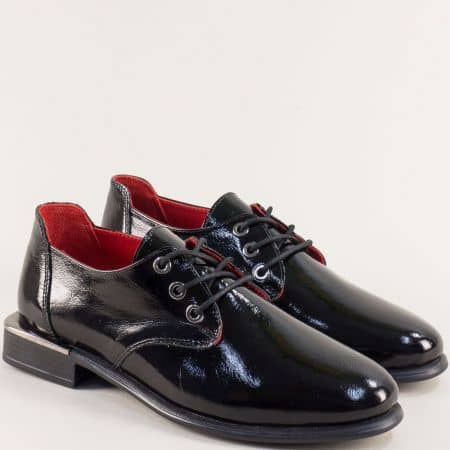 Дамски обувки с връзки в черен цвят от естествен лак me1542lch