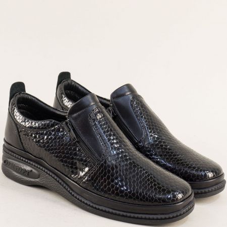 Равни дамски обувки в черен цвят с кроко принт me207zlch