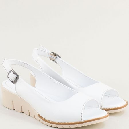 Бели комфортни дамски сандали естествена кожа me618b