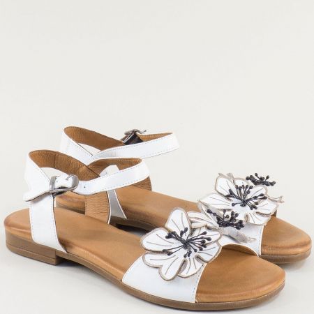 Равни дамски сандали в бяло с цветя естествена кожа met2204b