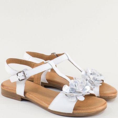 Равни дамски сандали с цветя в бяло естествена кожа met2206b