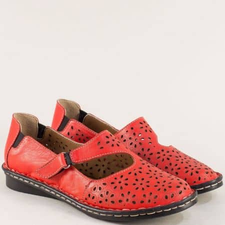 Кожени дамски обувки в червено с перфорация и лепка mm100chv