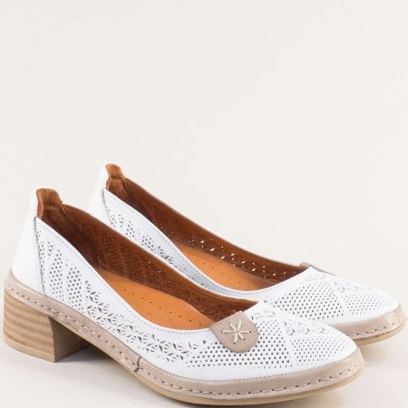 Дамски обувки на нисък ток естествена кожа в бяло с перфорация mt15b