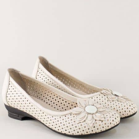 Бежови дамски обувки от естествена кожа с перфорация на нисък ток n280bj