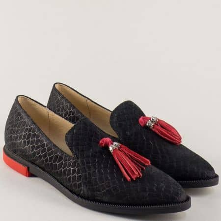 Велурени дамски обувки в черно и червено с ефектен пискюл n792vch