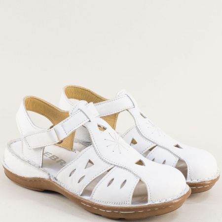 Затворени дамски сандали естествена кожа в бял цвят и каишка oc386b
