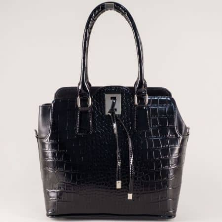 Лачена дамска чанта в черен цвят на български производител s1207krch