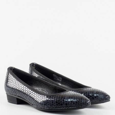 Удобни  дамски обувки  от 100% естествен лак с ортопедична стелка с кроко принт в черен цвят z137601ch