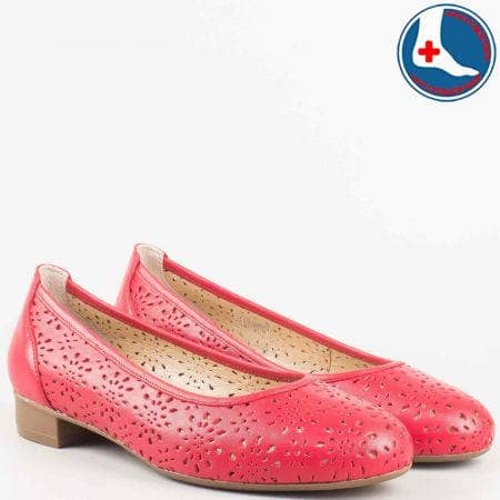 Червени дамски обувки на нисък ток с перфорация z173803chv